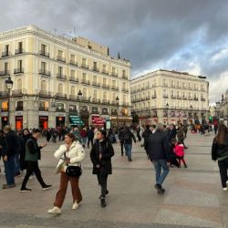 Slide 24: The massive plaza at Sol